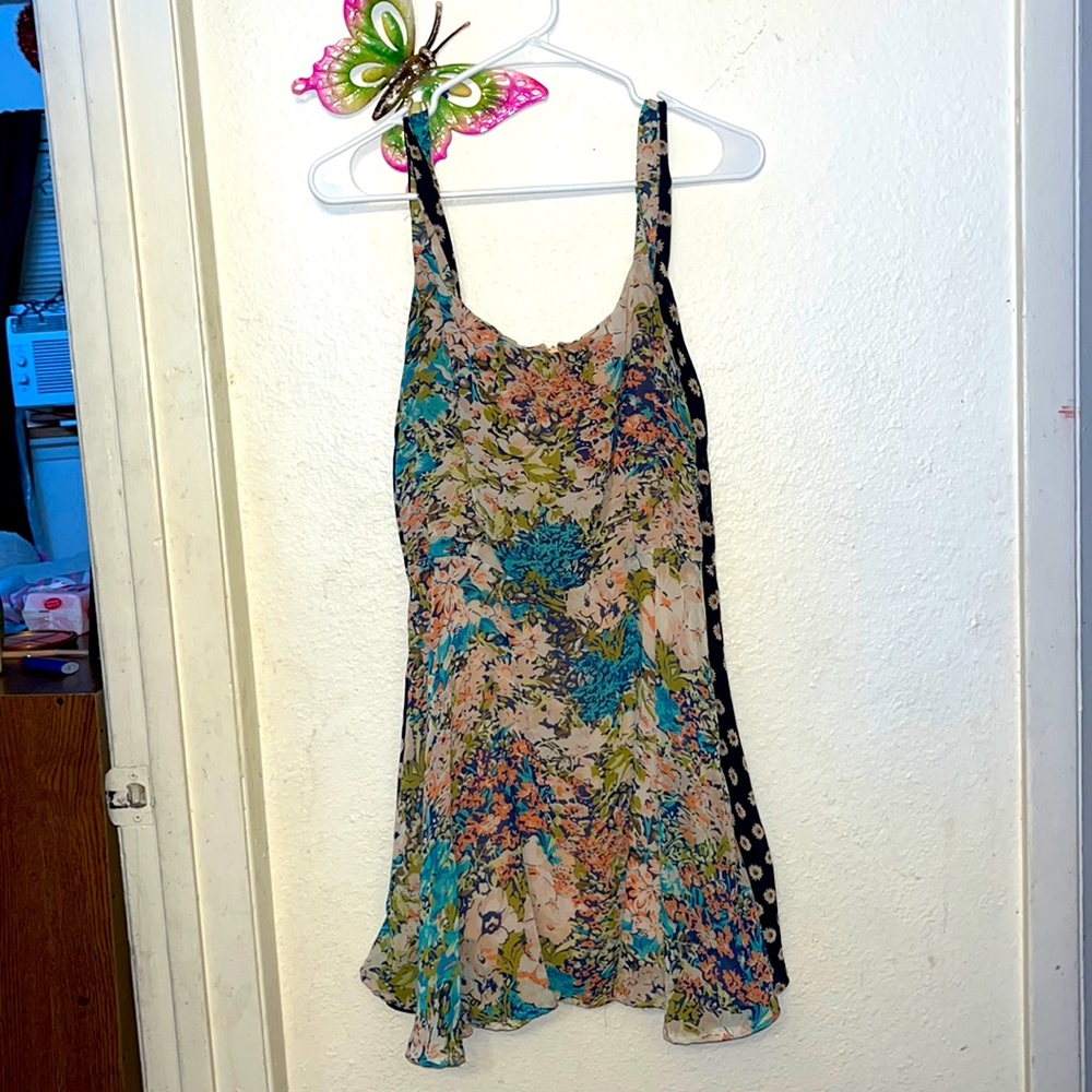 Short floral Medium dress size runs small